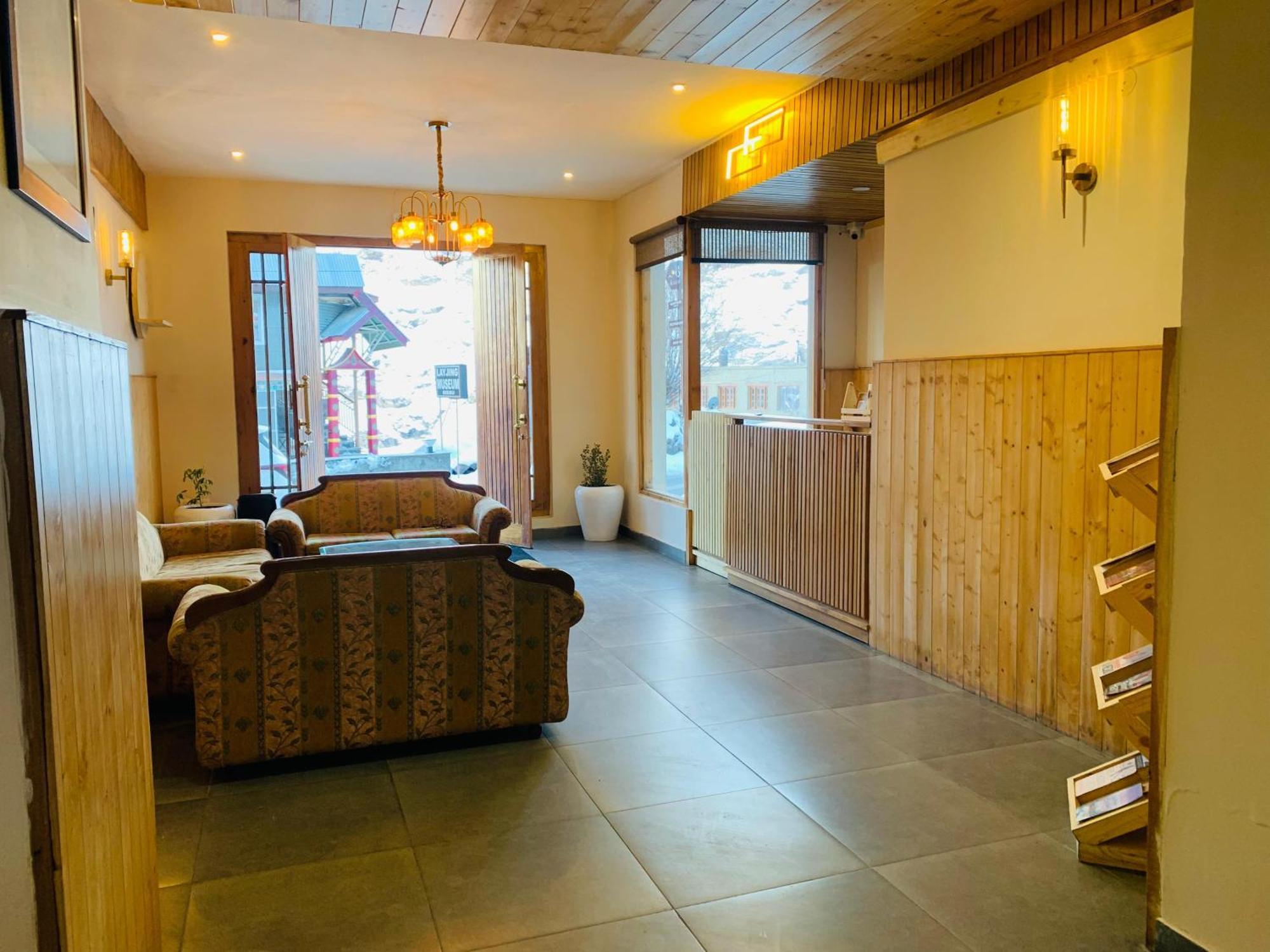 The Bulevar - Whispering Willows Hotel Sissu Exterior foto